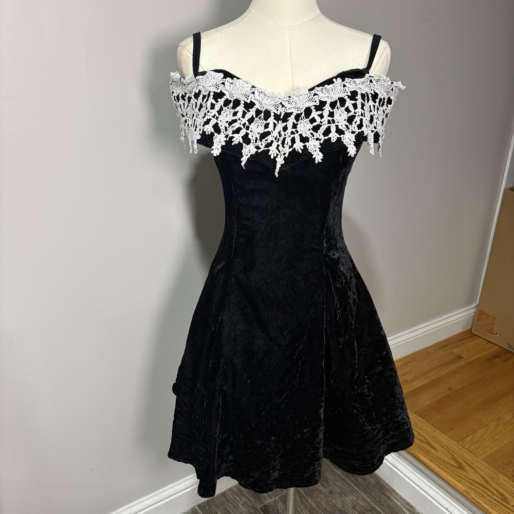 Vtg Roberta 80s 90s Black White Off Shoulder Dress Velvet Lace Sz 5/6 Whimsigoth